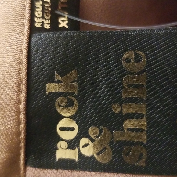 SOLD - XL SLEEVELESS TOP - Picture 6 of 8